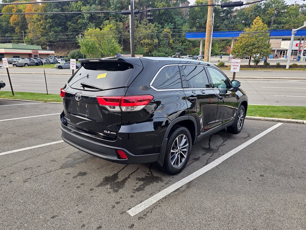 Used 2019 Toyota Highlander XLE AWD/4WD image 5