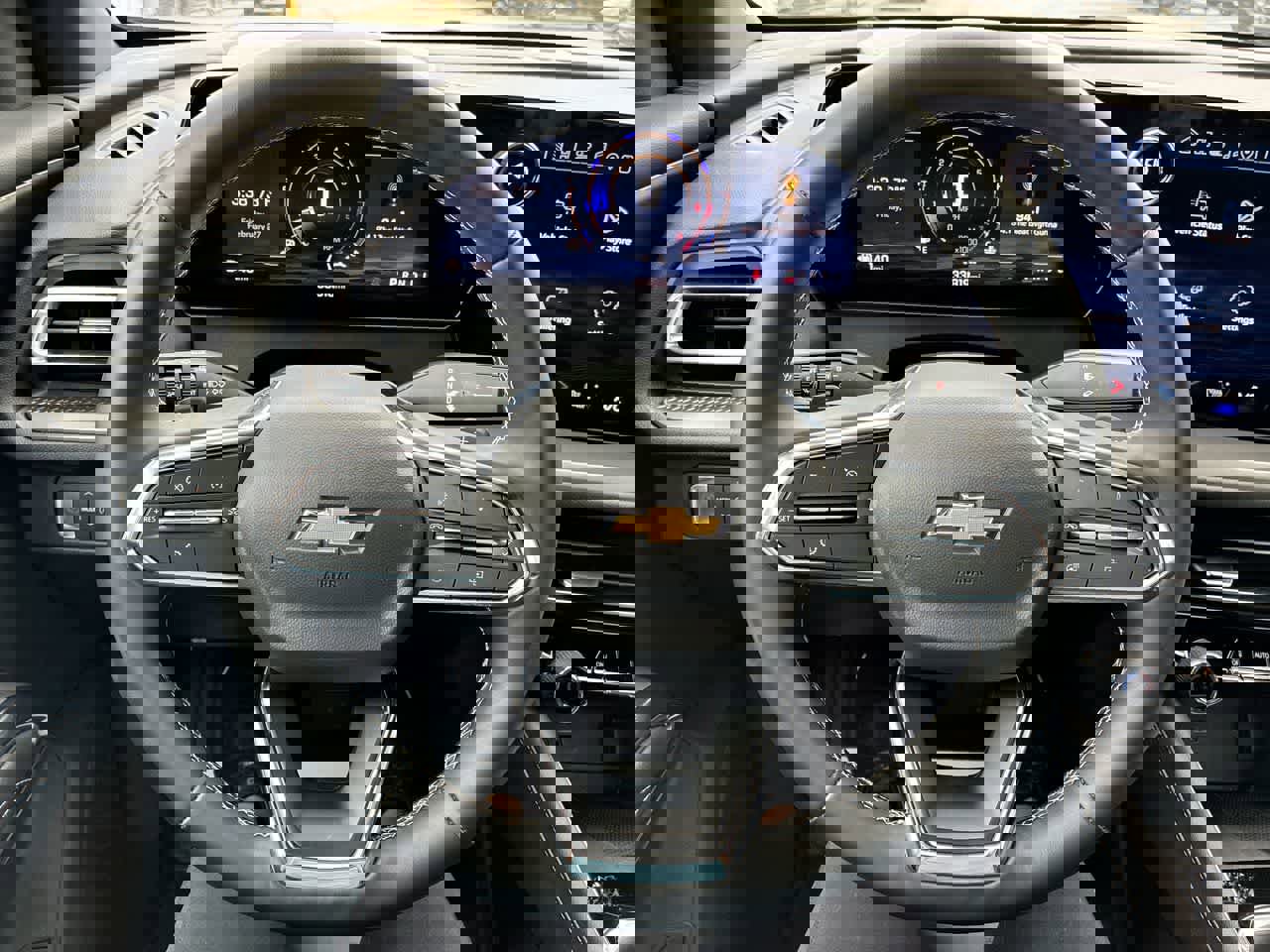 Used 2025 Chevrolet Traverse LT image 11