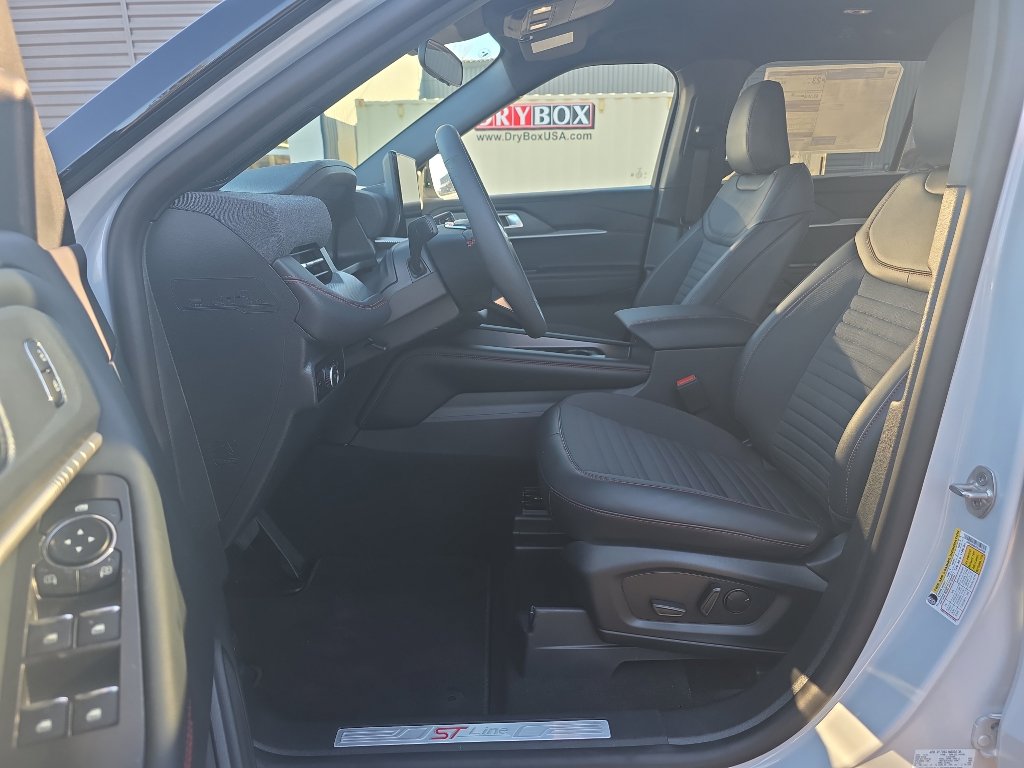 New 2026 Ford Explorer ST-Line w/ ST-Line Street Pack image 13