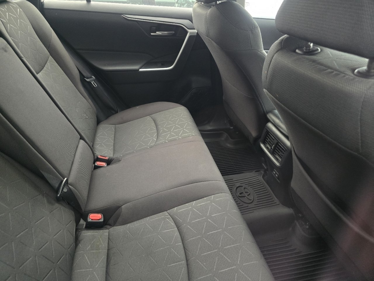 Used 2022 Toyota RAV4 XLE AWD/4WD image 12