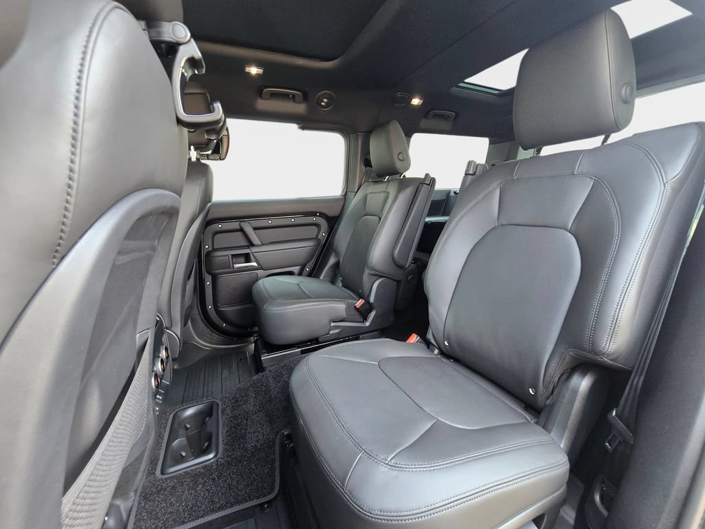 New 2026 Land Rover Defender 130 X-Dynamic SE AWD/4WD image 14