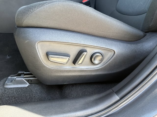 Used 2025 Toyota RAV4 XLE FWD image 19