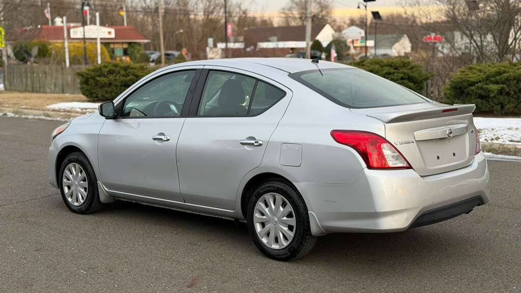 Used 2018 Nissan Versa SV image 5
