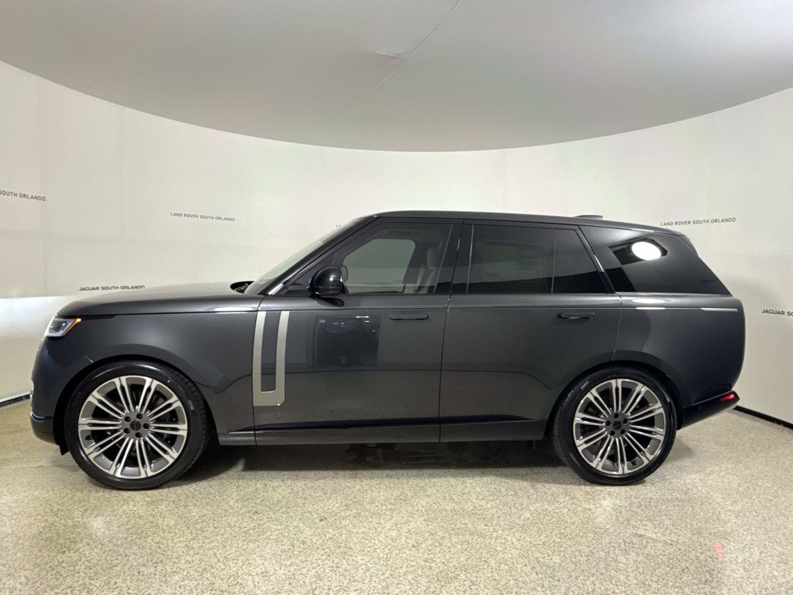 New 2026 Land Rover Range Rover SE AWD/4WD image 2