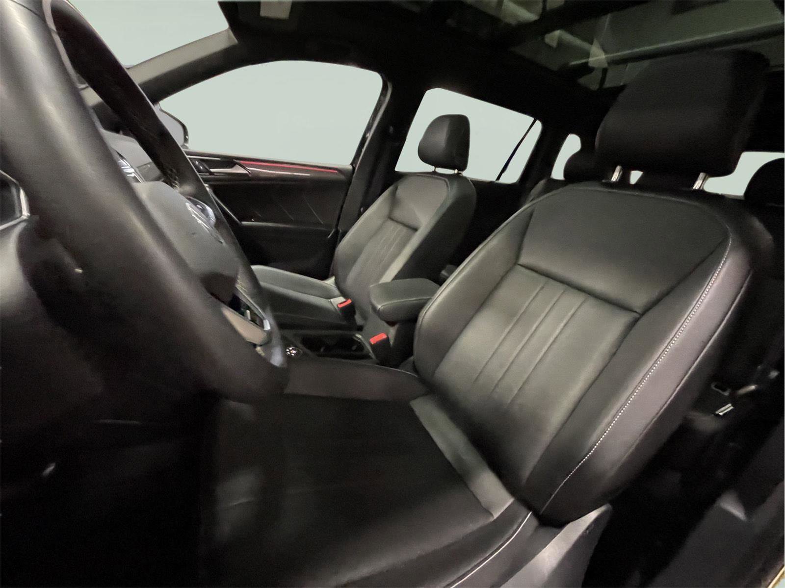 Used 2023 Volkswagen Tiguan SE R-Line image 13