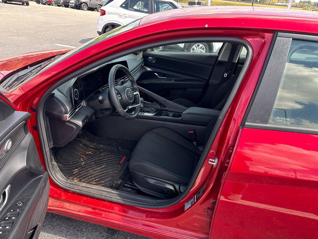 Used 2023 Hyundai Elantra SEL w/ Convenience Package FWD image 5