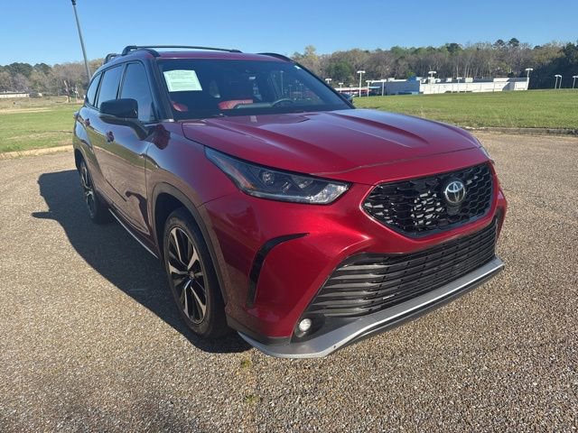 Used 2021 Toyota Highlander XSE image 2