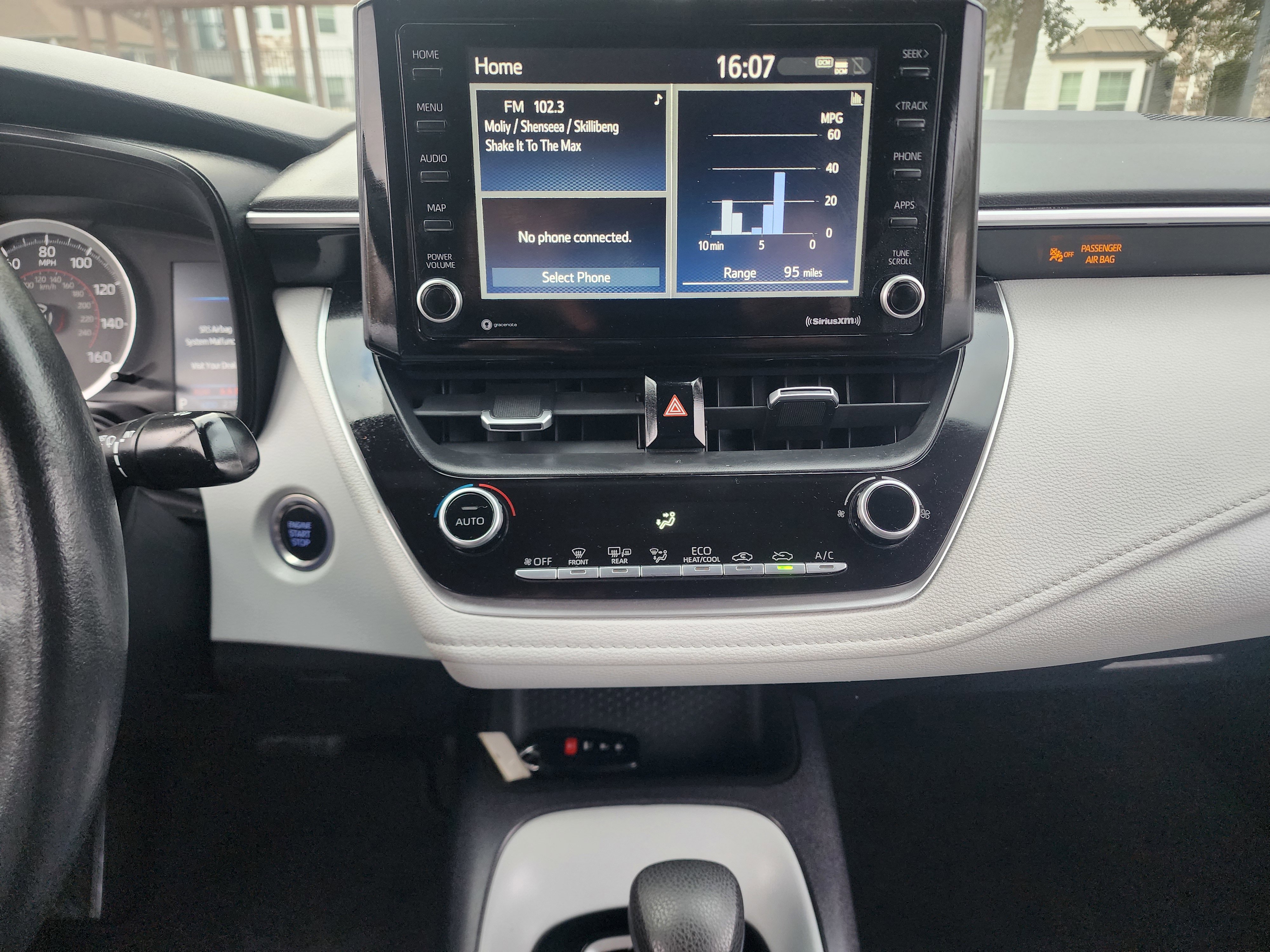 Used 2022 Toyota Corolla SE FWD image 29