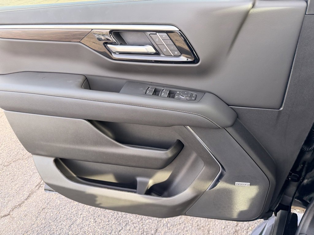 New 2026 Chevrolet Suburban Premier image 22