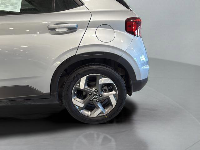 Used 2022 Hyundai Venue SEL image 22