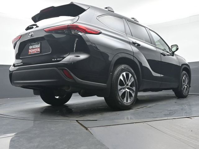 Certified 2023 Toyota Highlander XLE image 39
