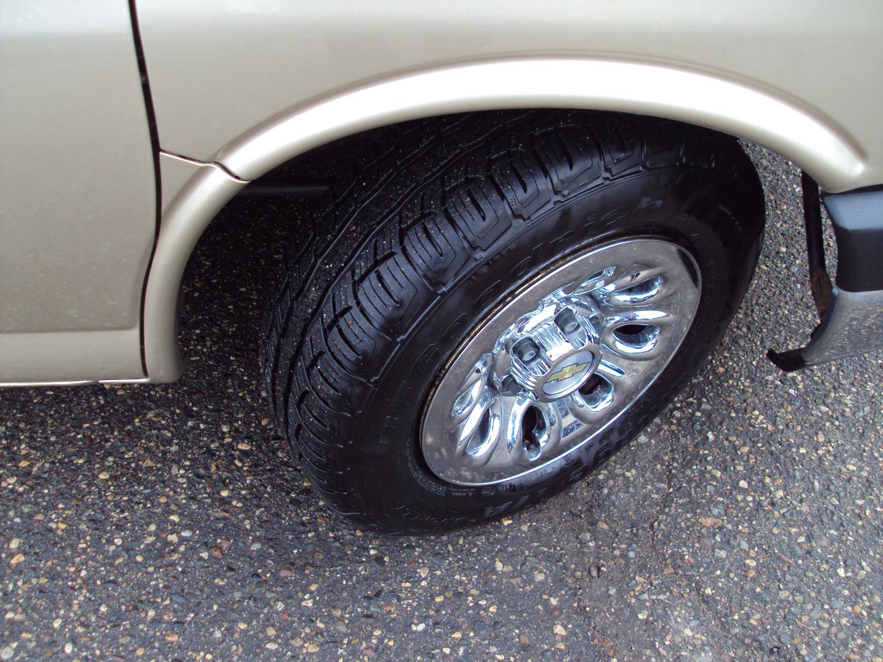 Used 2011 Chevrolet Express 1500 LT w/ LT Preferred Equipment Group image 34