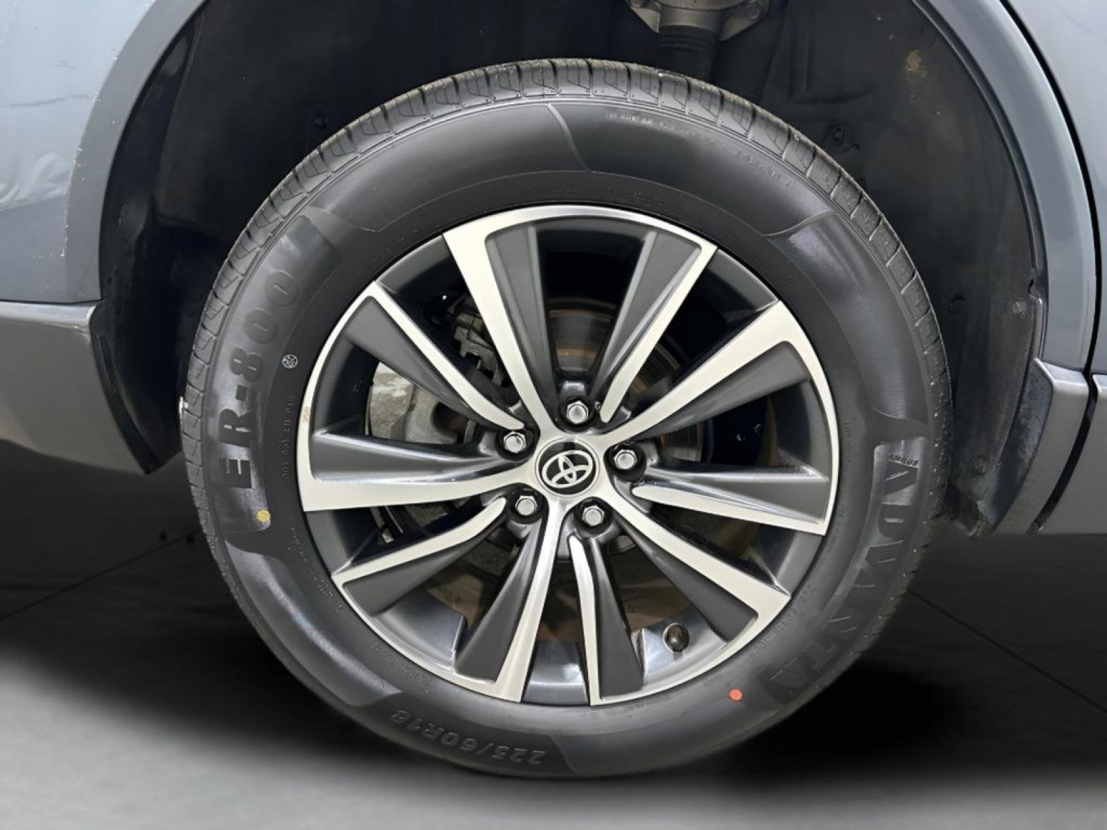 Used 2021 Toyota Venza LE AWD/4WD image 22