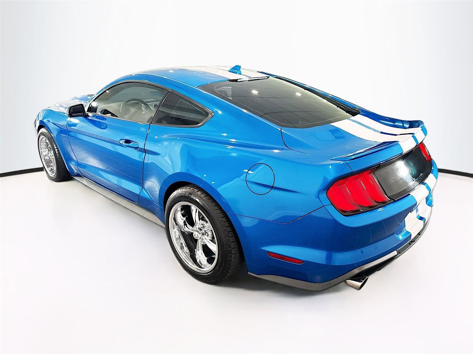 Used 2020 Ford Mustang Coupe w/ Equipment Group 101A RWD image 3