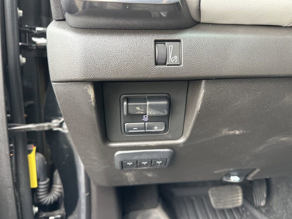 Used 2024 GMC Canyon AT4X w/ AT4X AEV Edition image 21