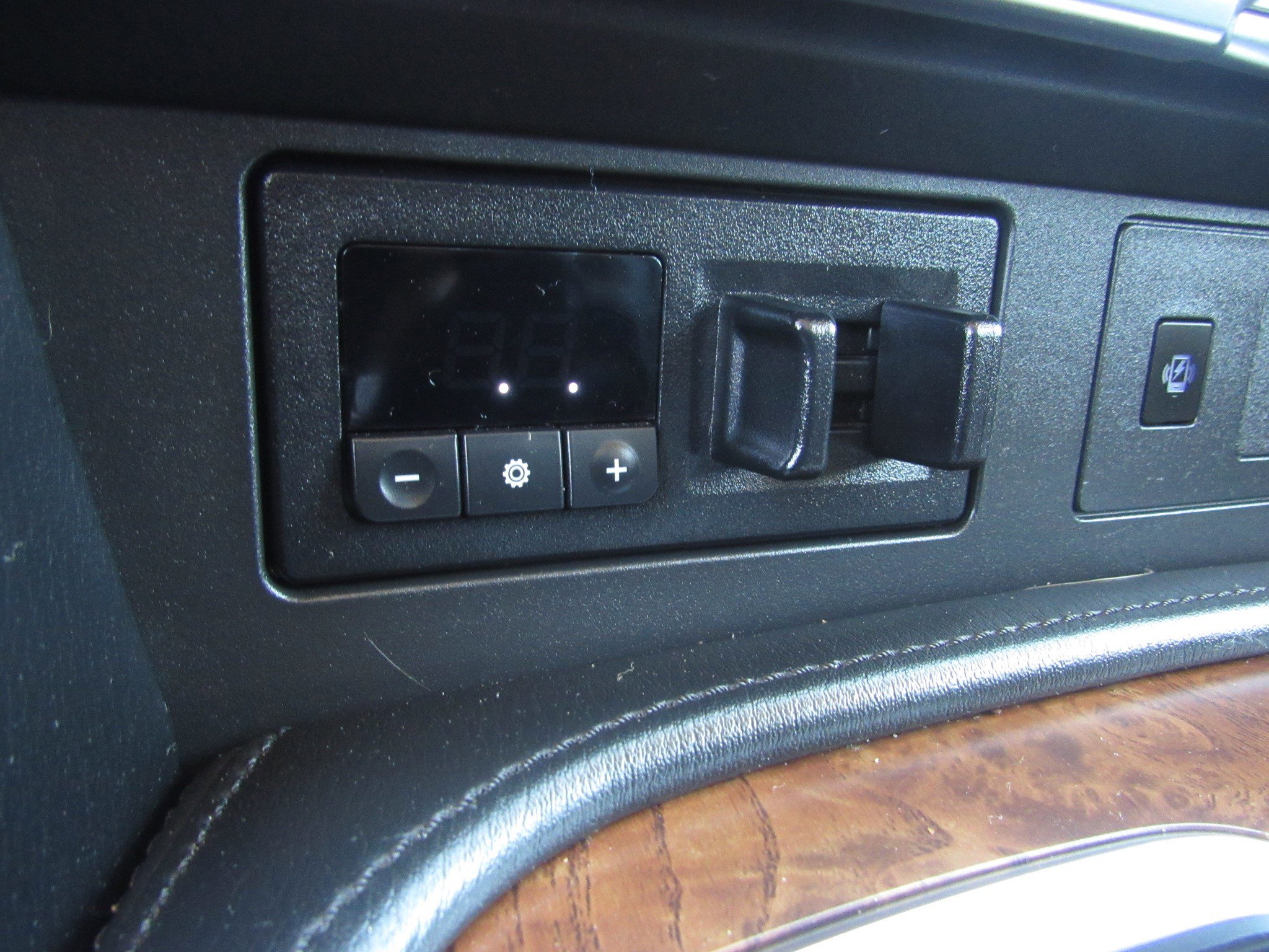 Used 2024 Nissan Armada SL image 24