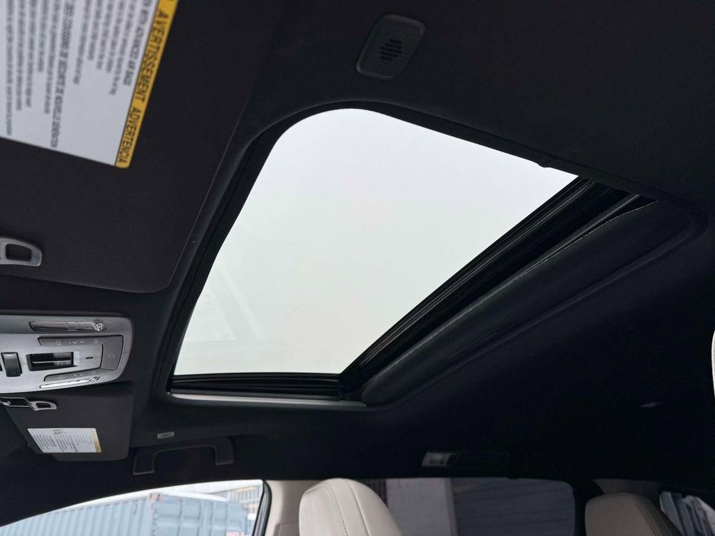 Used 2025 Toyota Sienna Limited image 18