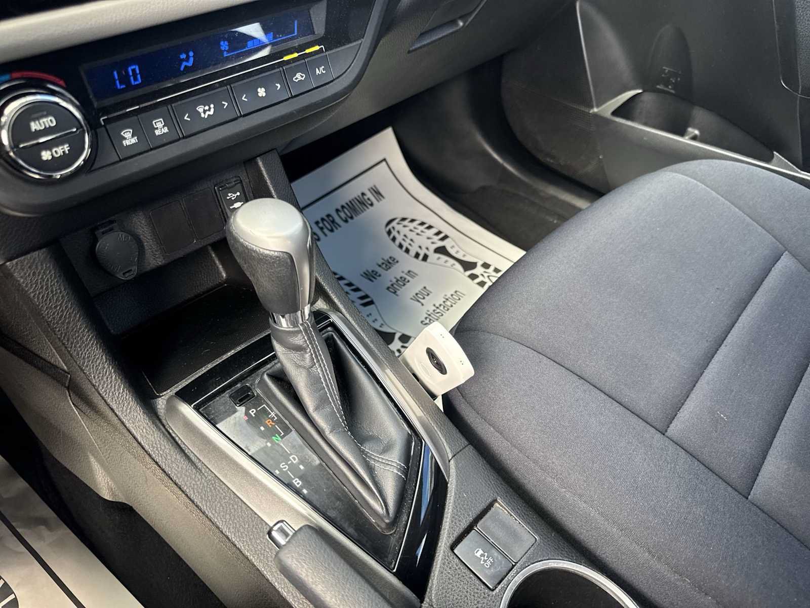 Used 2015 Toyota Corolla LE FWD image 19