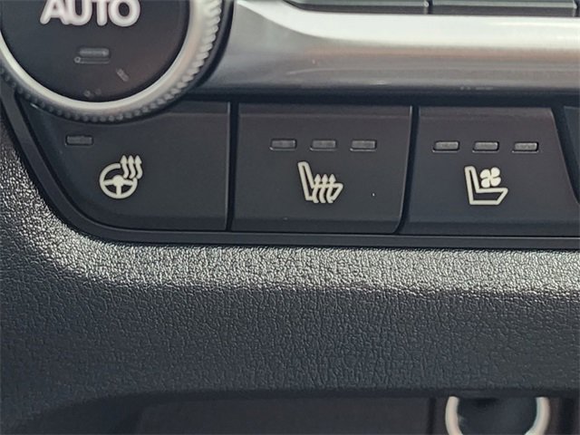 Certified 2025 MAZDA CX-50 Meridian Edition w/ Weather Package image 6