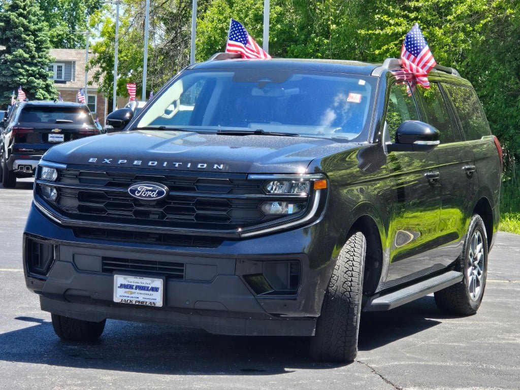 Used 2025 Ford Expedition Active AWD/4WD image 5