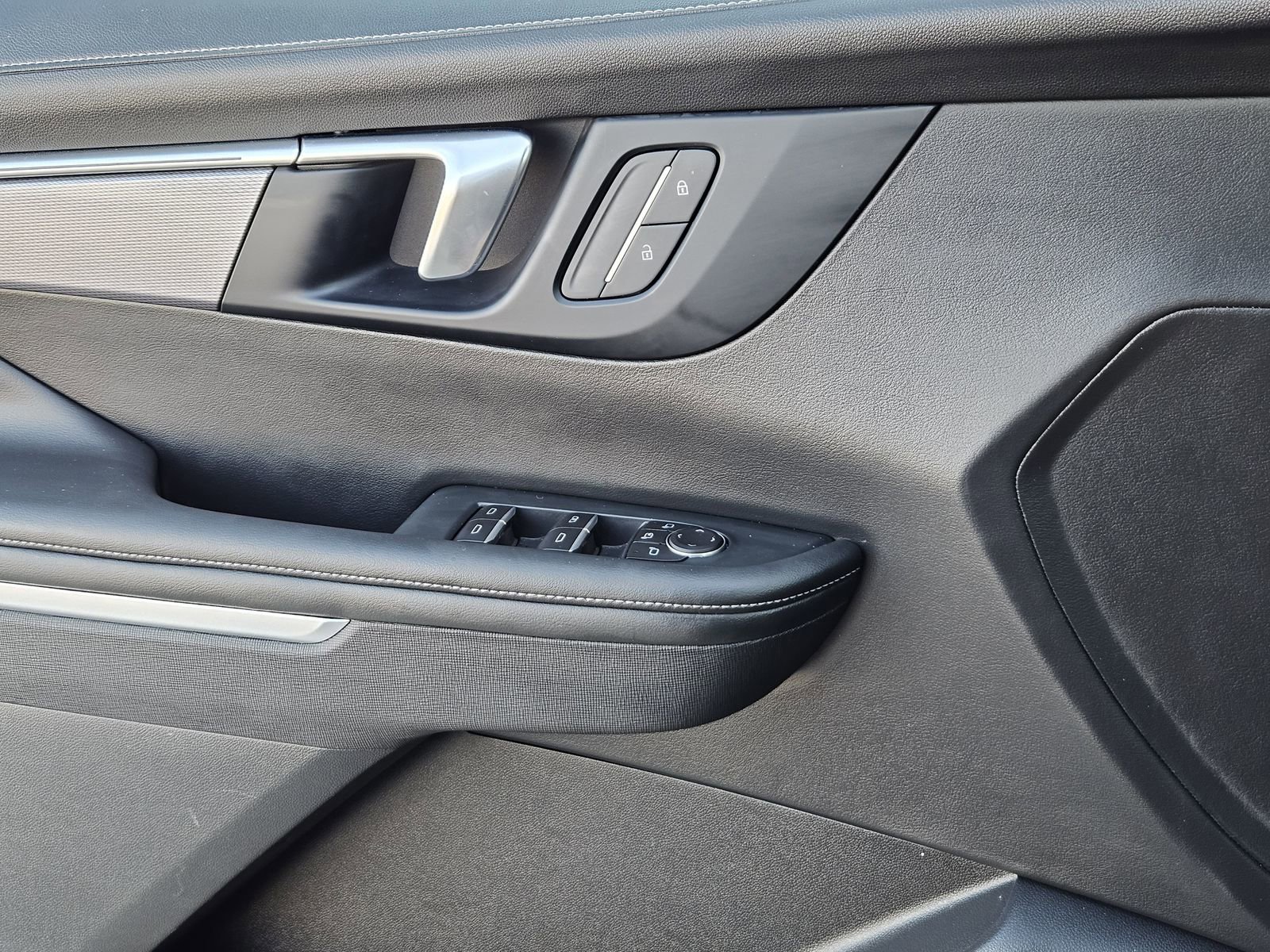 Used 2025 Buick Enclave Sport Touring image 31