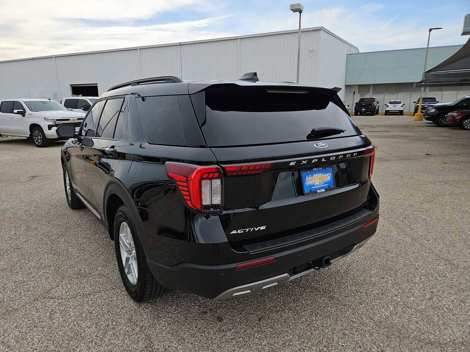 Used 2025 Ford Explorer Active w/ Active Comfort Package image 6