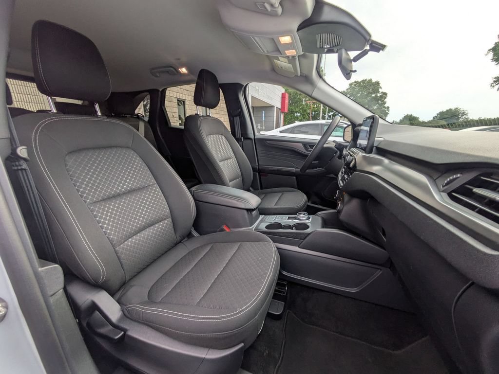 Used 2025 Ford Escape Active AWD/4WD image 30