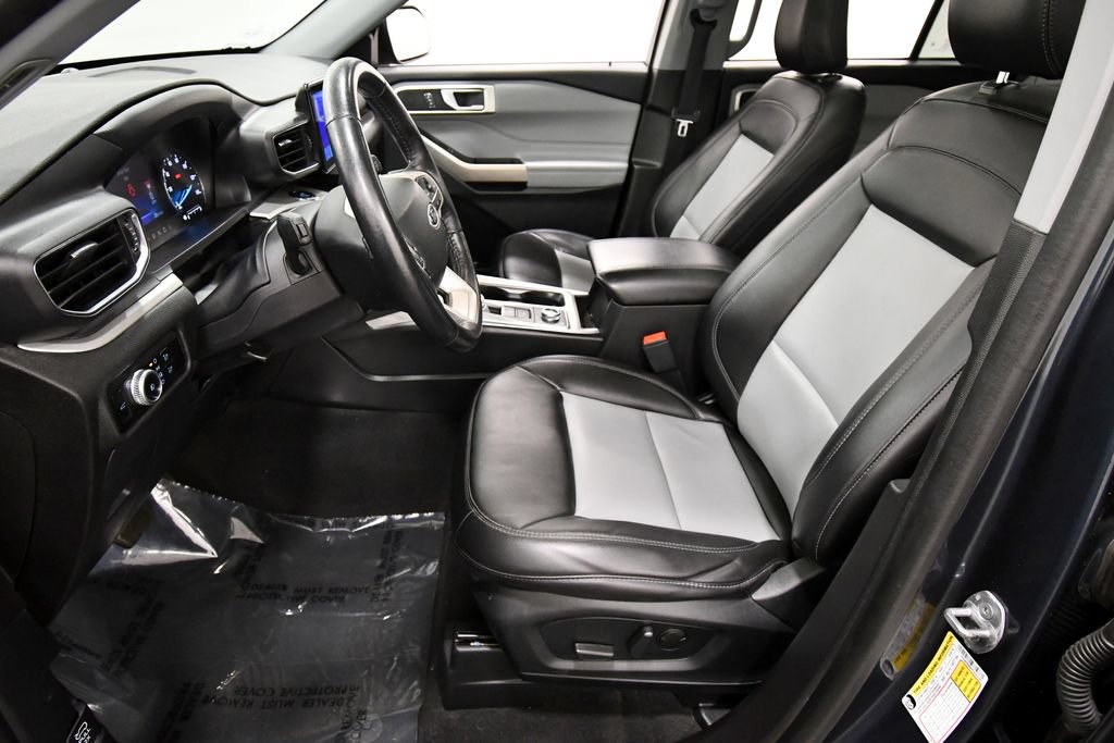 Used 2023 Ford Explorer XLT w/ Equipment Group 202A AWD/4WD image 14