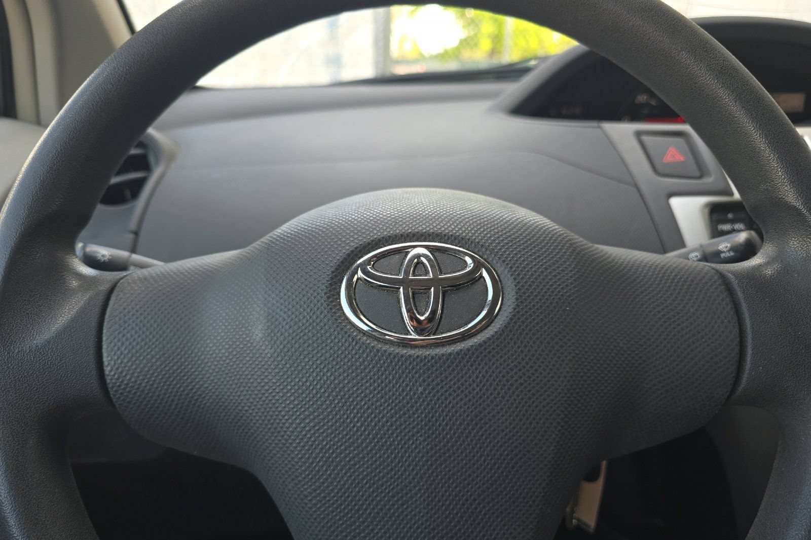 Used 2007 Toyota Yaris 2-Door Hatchback FWD image 21
