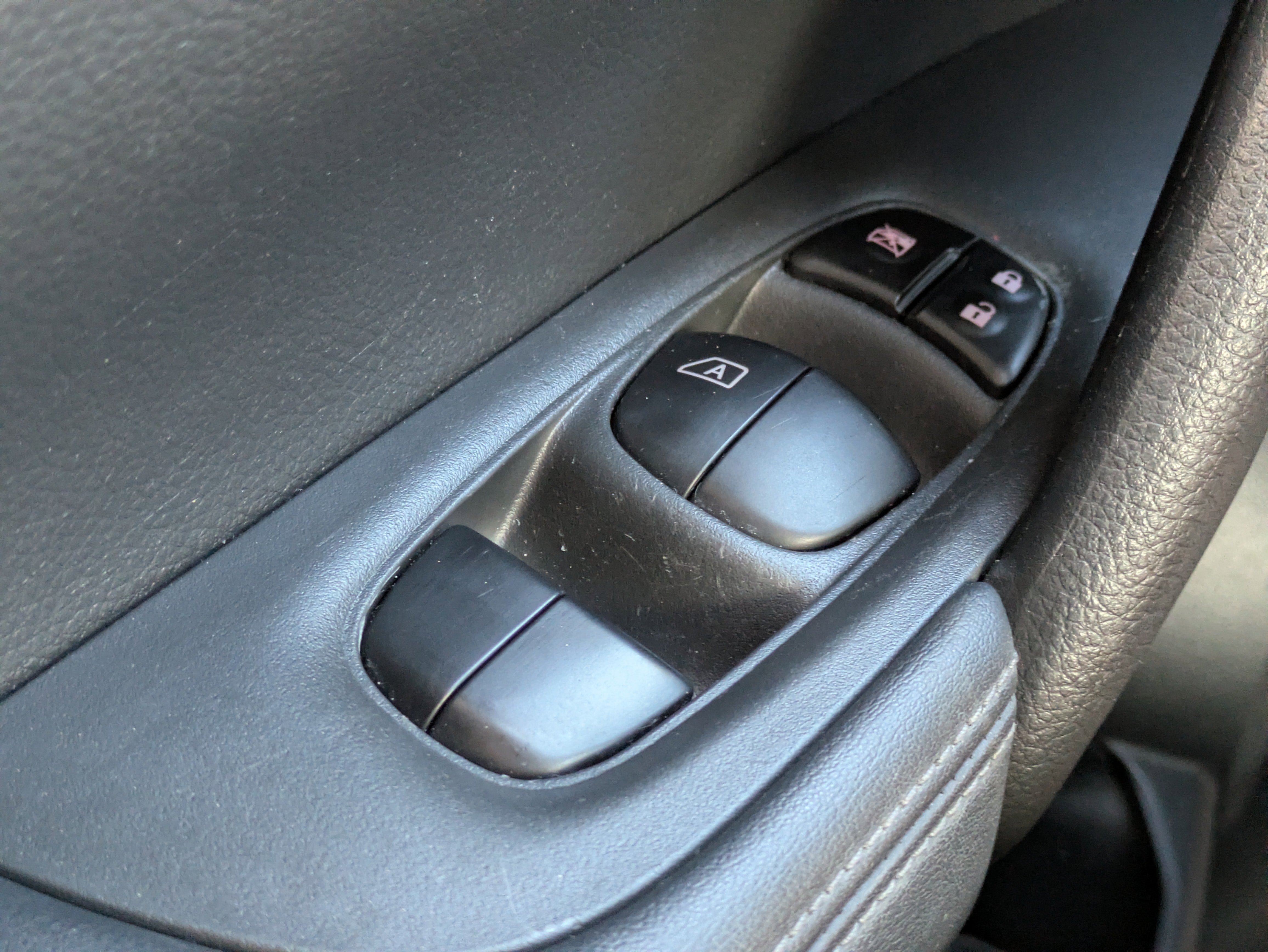 Used 2019 Nissan Rogue SV image 22