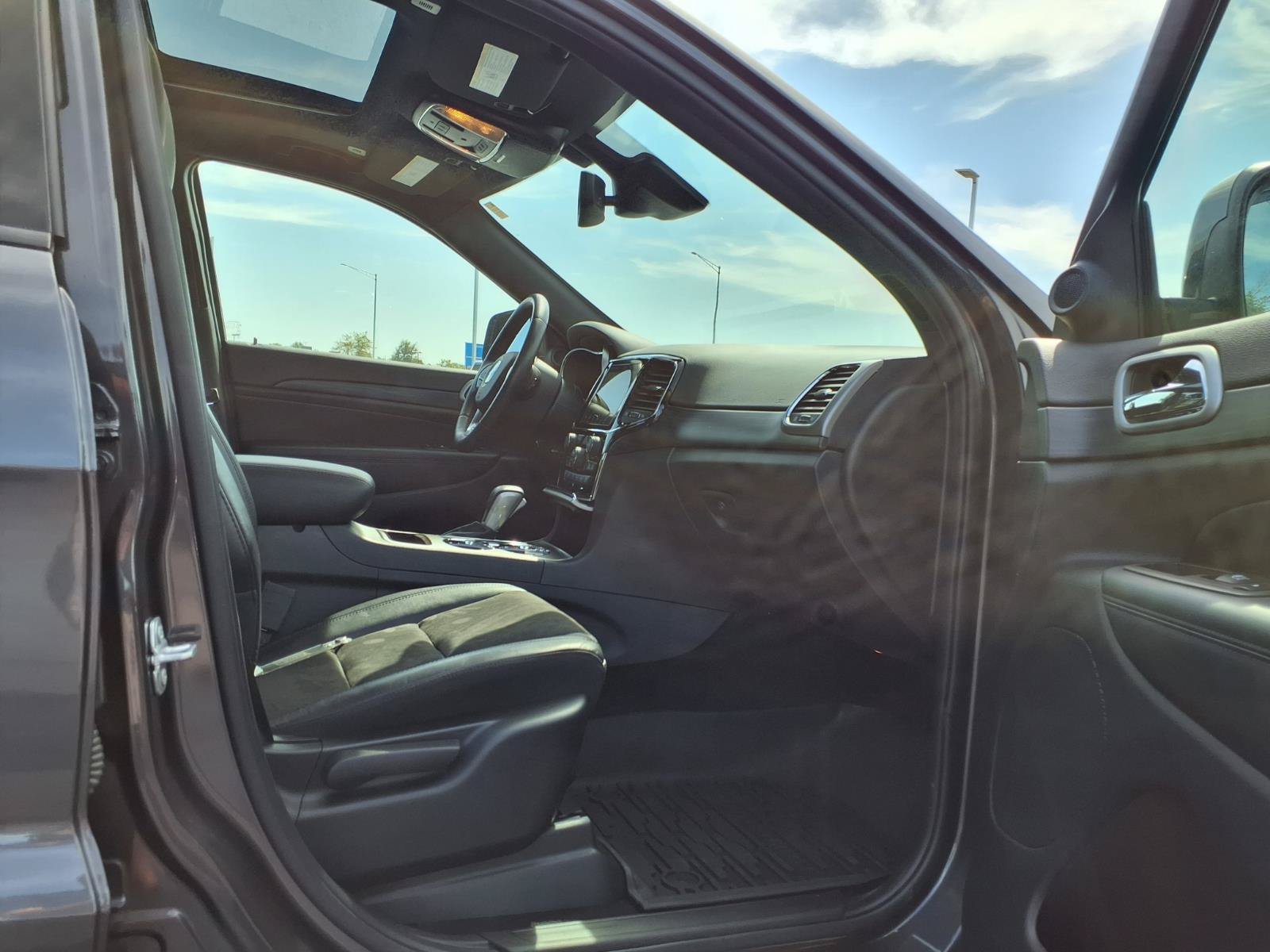 Used 2020 Jeep Grand Cherokee Altitude AWD/4WD image 27