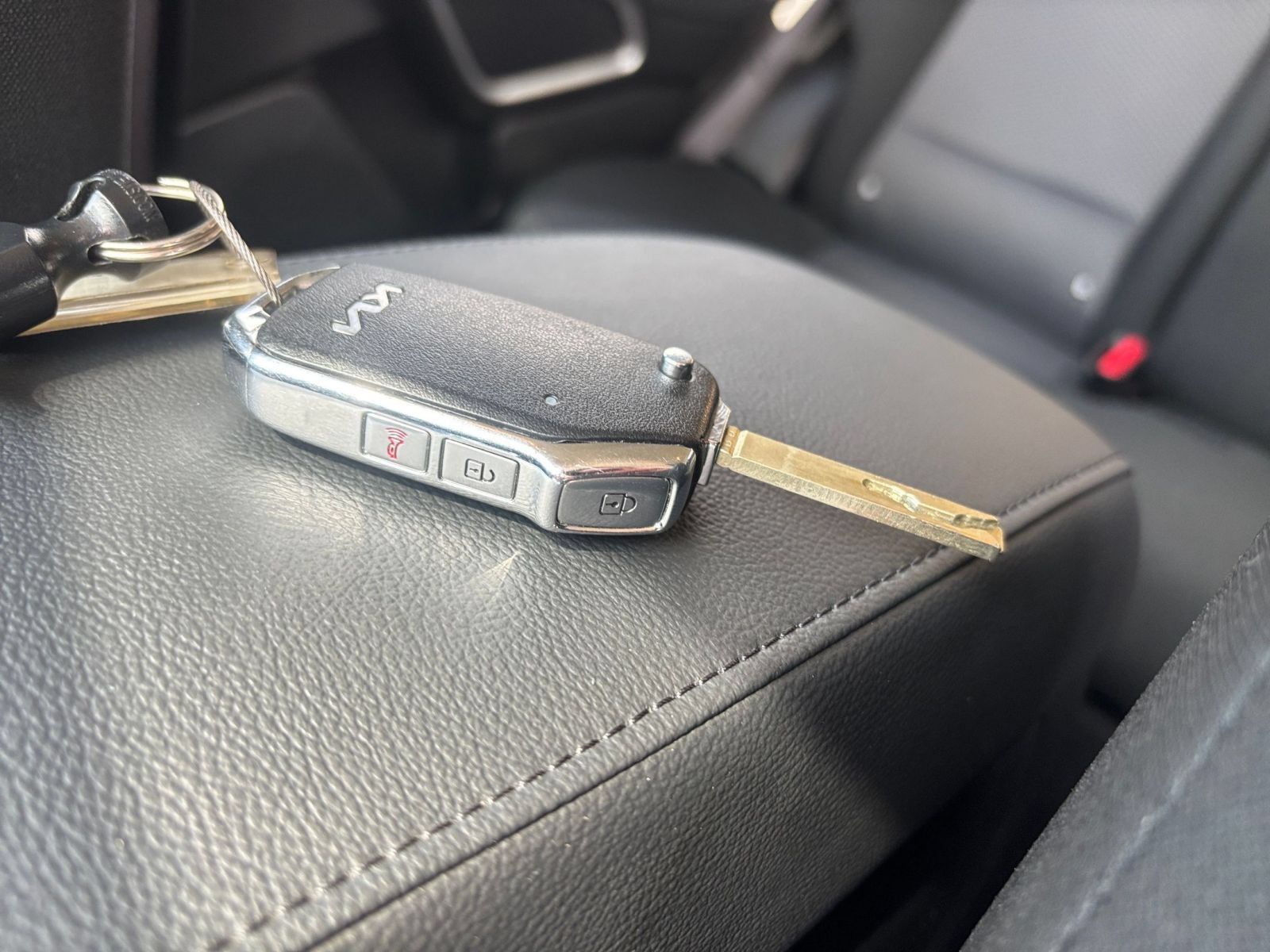 Used 2025 Kia Soul LX w/ LX Technology Package FWD image 21