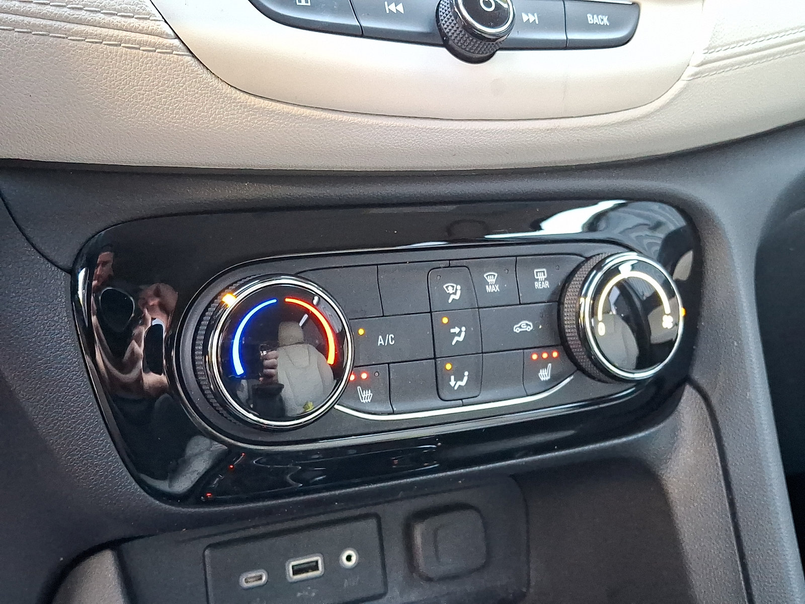 Certified 2023 Buick Encore GX Preferred w/ Cold Weather Comfort Package FWD image 20