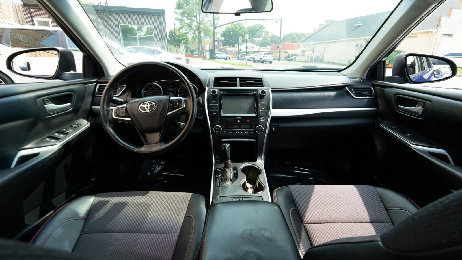 Used 2016 Toyota Camry SE FWD image 25