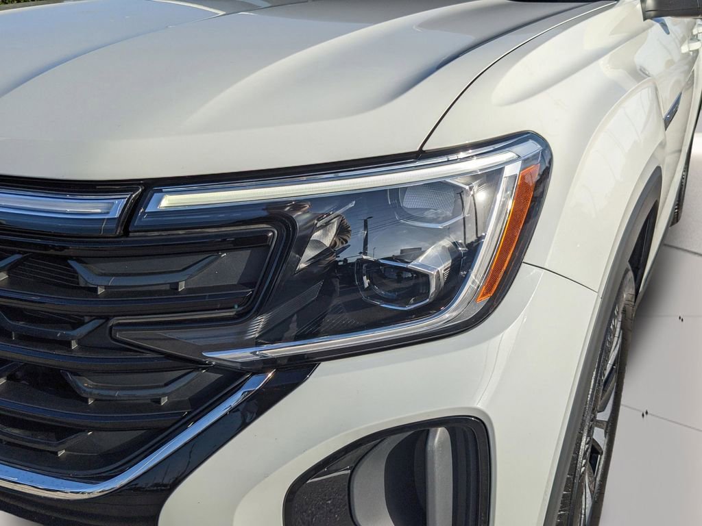 Certified 2025 Volkswagen Atlas Cross Sport SE FWD image 8