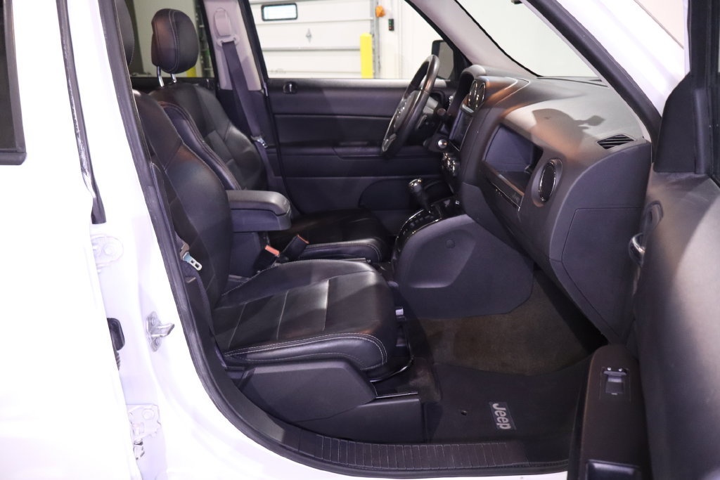 Used 2016 Jeep Patriot High Altitude FWD image 33
