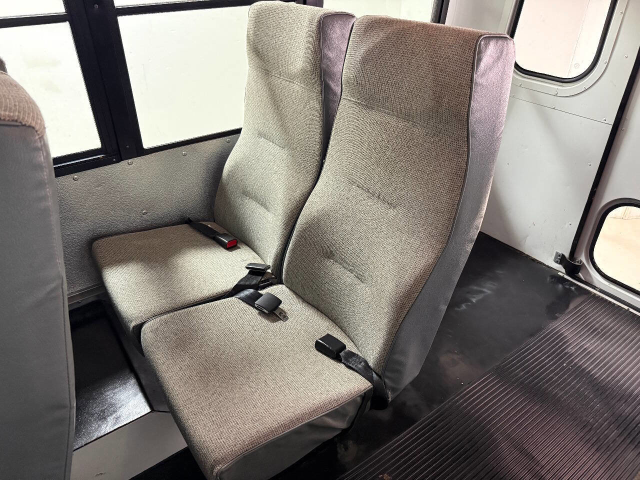 Used 2004 Chevrolet Express 3500 3500 2dr Commercial/Cutaway/Ch w/ School Bus Package image 43