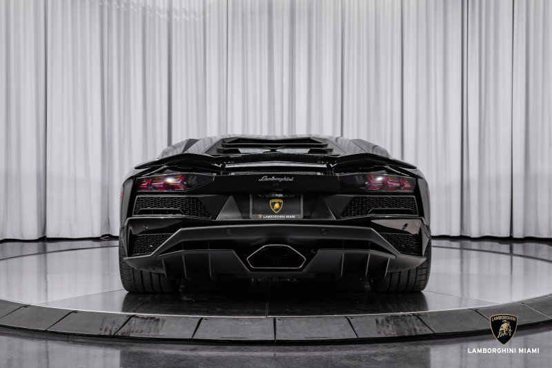 Used 2018 Lamborghini Aventador S image 31