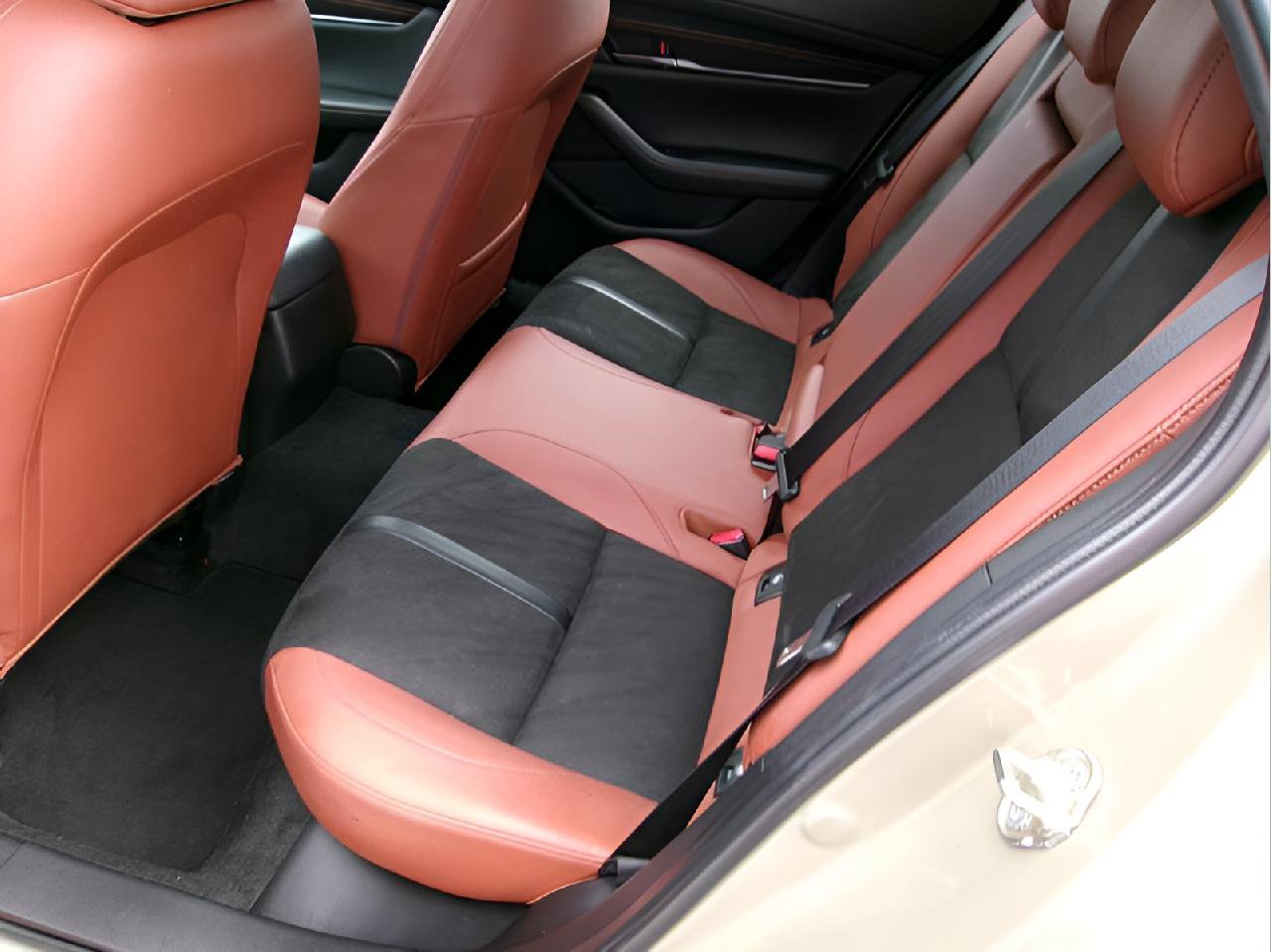 Used 2024 MAZDA MAZDA3 s image 9