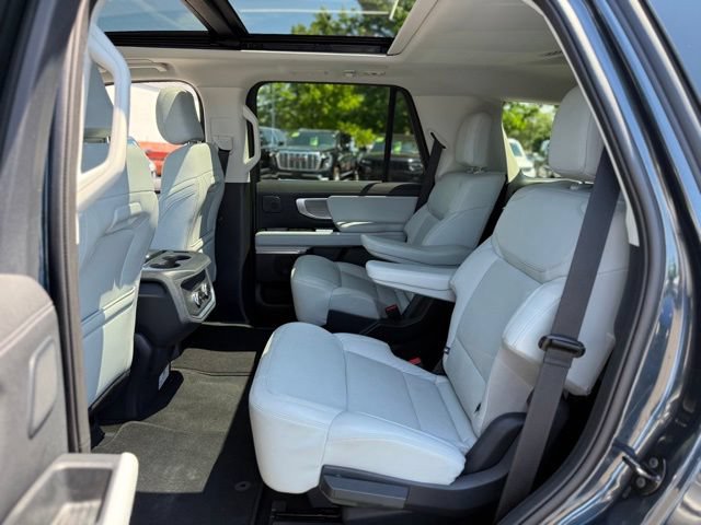 Used 2025 Ford Expedition Platinum w/ Driver's Package AWD/4WD image 21