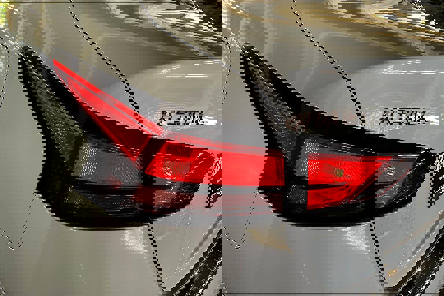 Used 2023 Nissan Altima 2.5 SR w/ SR Premium Package image 28