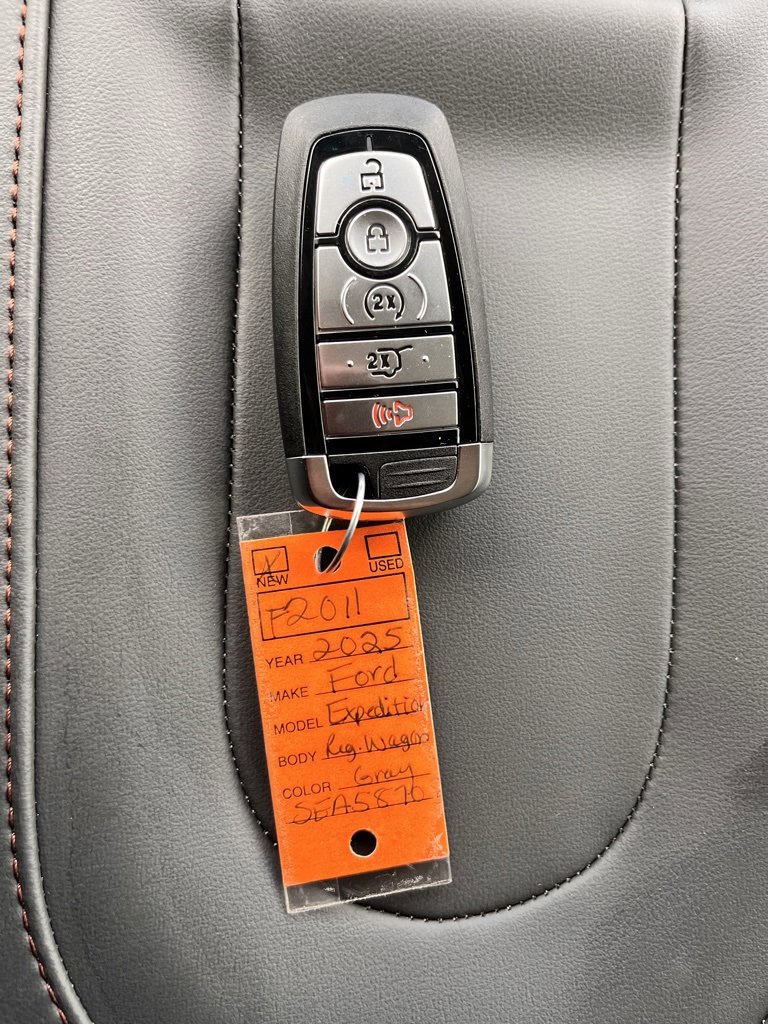 New 2025 Ford Expedition Active image 28