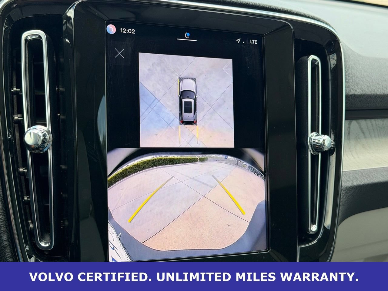 Certified 2025 Volvo XC40 B5 Ultra AWD/4WD image 24