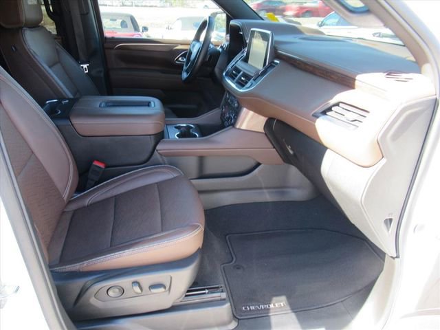 Used 2024 Chevrolet Suburban High Country w/ Advanced Technology Package image 9