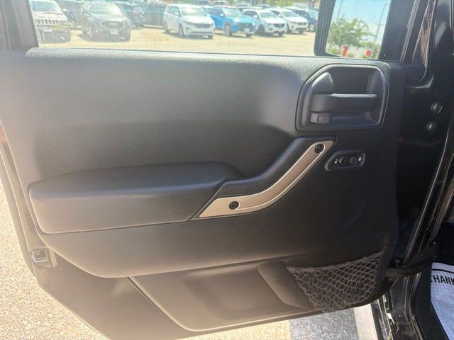 Used 2016 Jeep Wrangler Unlimited Sahara AWD/4WD image 11