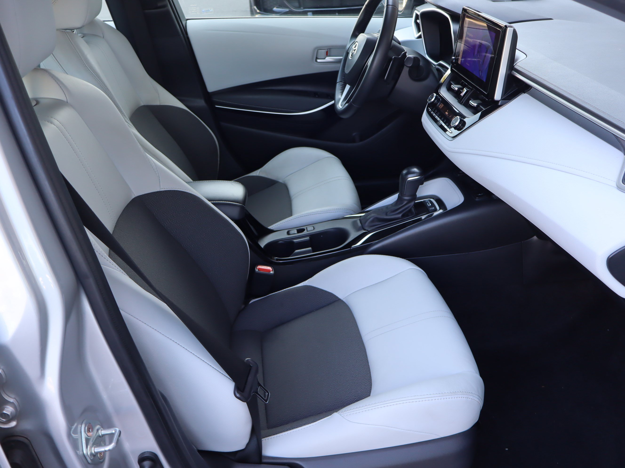 Used 2024 Toyota Corolla XSE FWD image 37