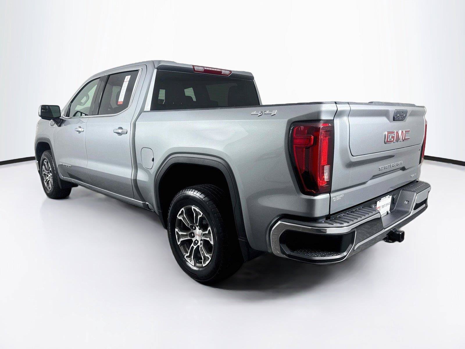 Used 2025 GMC Sierra 1500 SLT AWD/4WD image 13