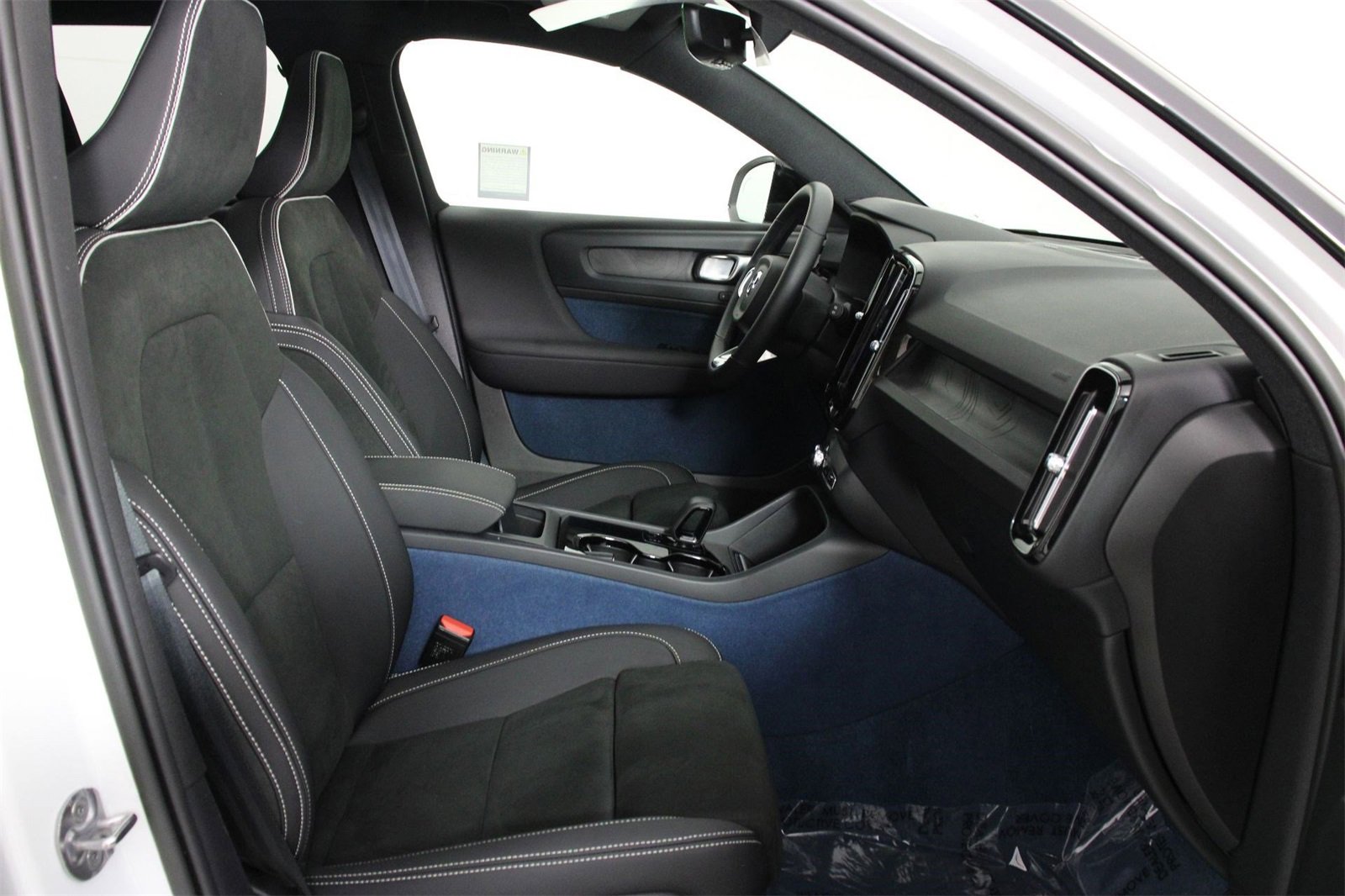 Certified 2023 Volvo XC40 Recharge Ultimate image 27