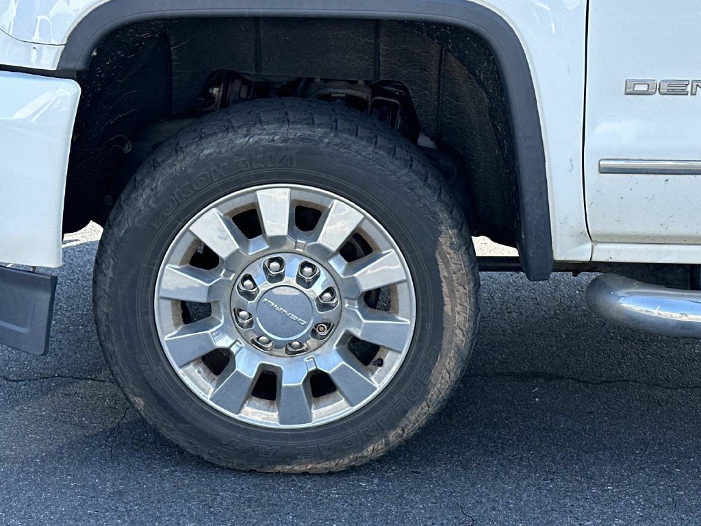 Used 2017 GMC Sierra 2500 Denali w/ Duramax Plus Package AWD/4WD image 11