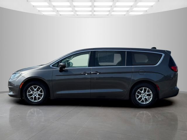 Certified 2023 Chrysler Voyager LX FWD image 4